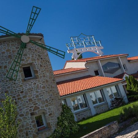 Logis Hotel Le Moulin Des Gardelles Riom Luaran gambar