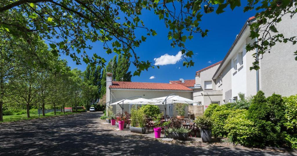 Logis Hotel Le Moulin Des Gardelles Riom Luaran gambar