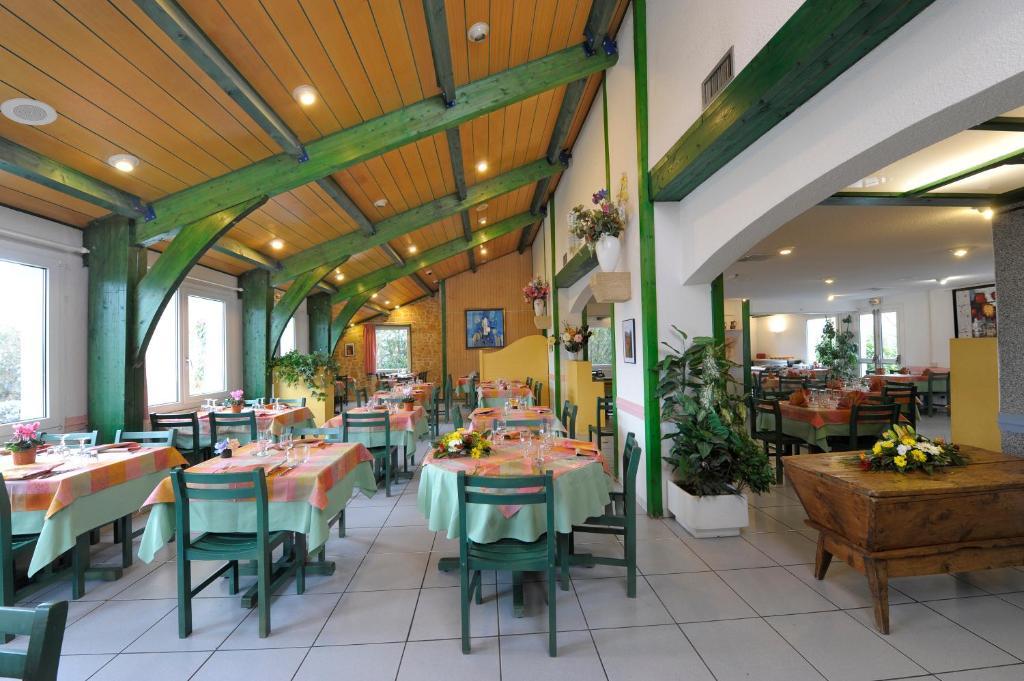 Logis Hotel Le Moulin Des Gardelles Riom Luaran gambar