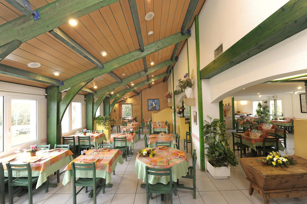 Logis Hotel Le Moulin Des Gardelles Riom Luaran gambar