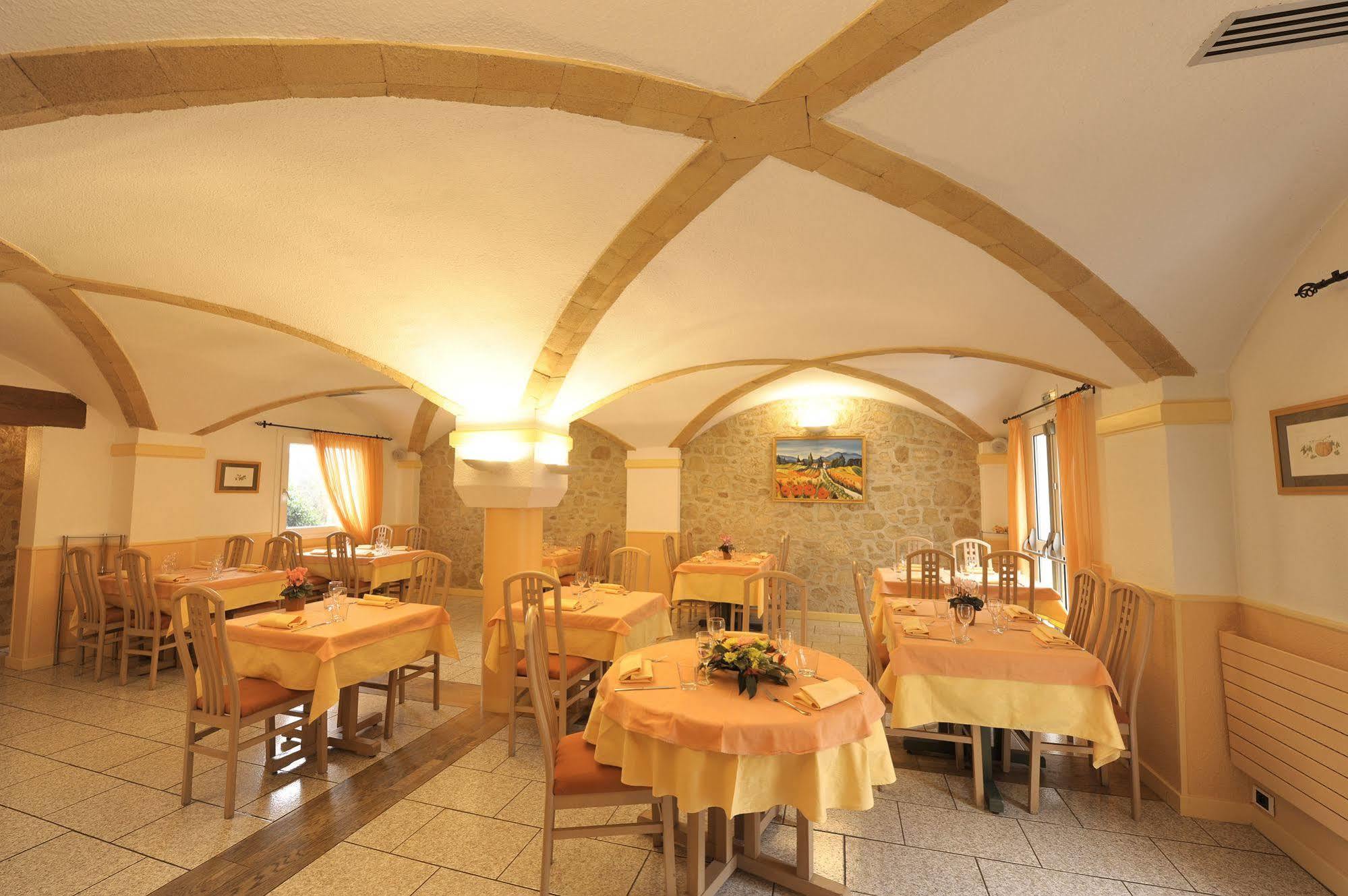 Logis Hotel Le Moulin Des Gardelles Riom Luaran gambar