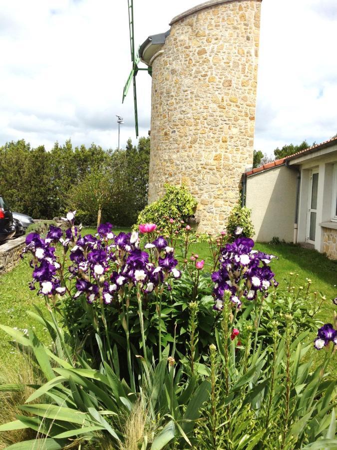 Logis Hotel Le Moulin Des Gardelles Riom Luaran gambar